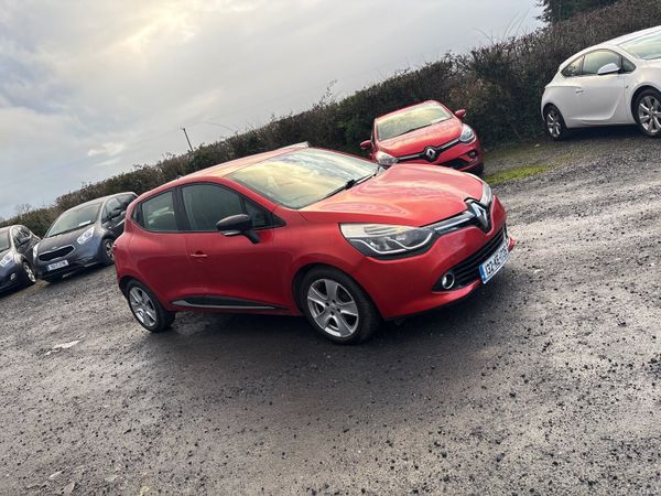 Renault Clio Hatchback, Petrol, 2013, Red