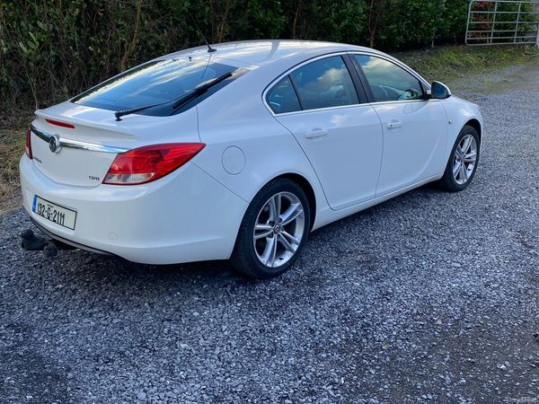Vauxhall Insignia Hatchback, Diesel, 2013, White