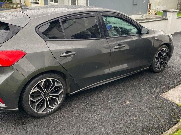 Ford Focus Hatchback, Diesel, 2021, Grey
