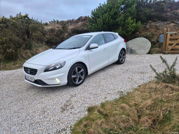 Volvo V40 Hatchback, Diesel, 2015, White