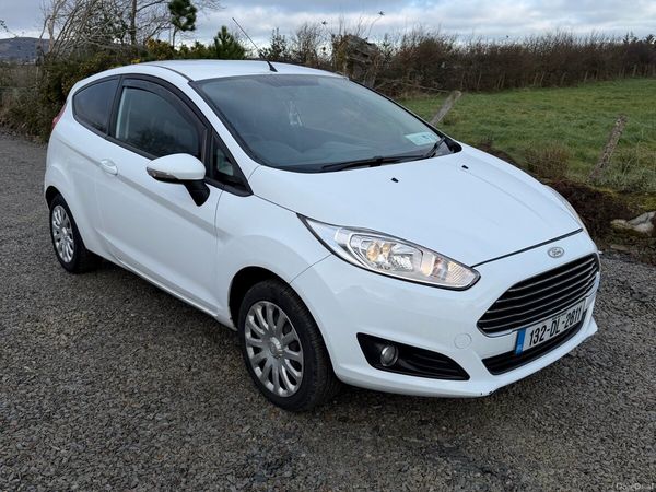 Ford Fiesta Hatchback, Petrol, 2013, White