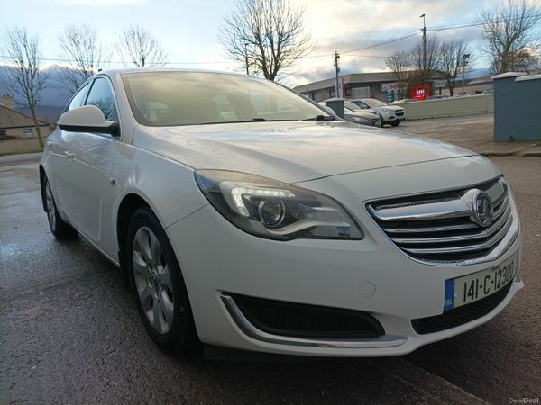 Vauxhall Insignia Hatchback, Diesel, 2014, White