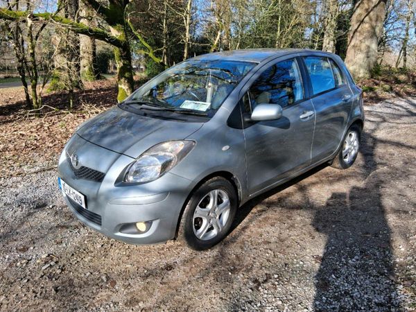 Toyota Yaris Hatchback, Petrol, 2010, Silver