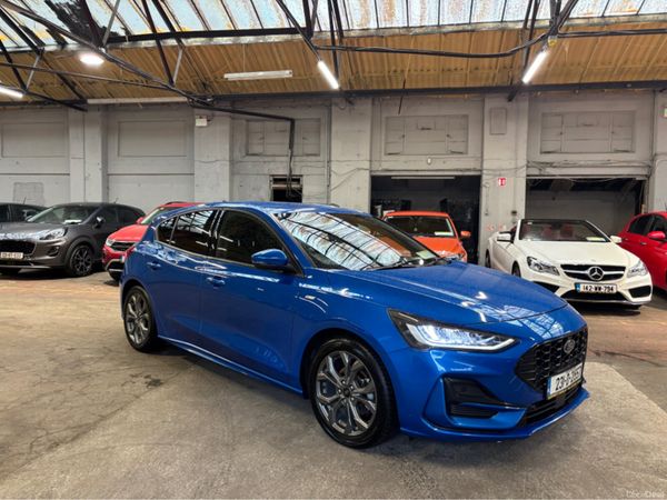 Ford Focus Hatchback, Petrol Hybrid, 2023, Blue
