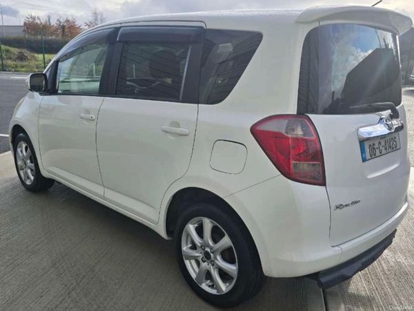 Toyota Ractis MPV, Petrol, 2006, White