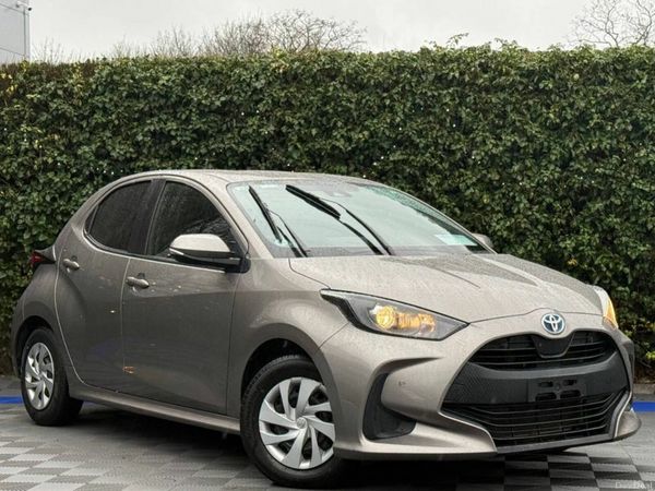 Toyota Yaris Hatchback, Petrol Hybrid, 2021, Gold