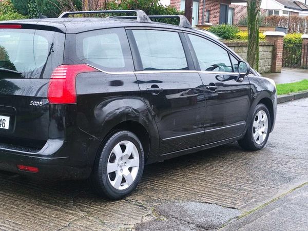 Peugeot 5008 MPV, Diesel, 2010, Black