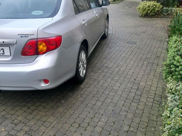 Toyota Corolla Saloon, Petrol, 2010, Silver