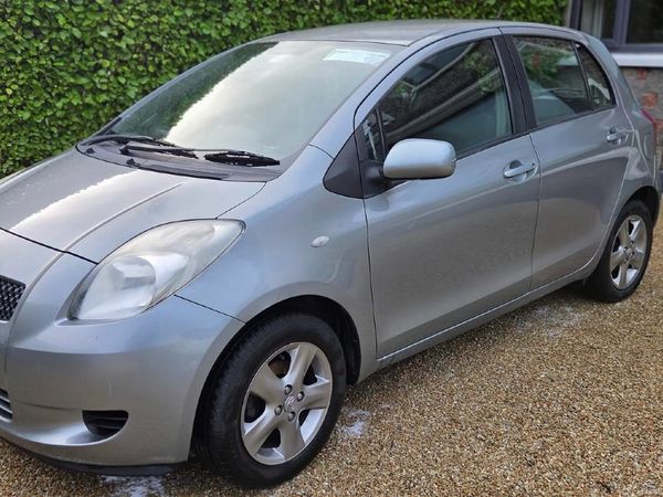 Toyota Yaris Hatchback, Petrol, 2009, Silver