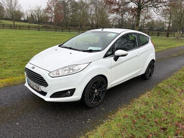 Ford Fiesta Hatchback, Petrol, 2013, White