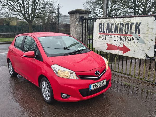 Toyota Yaris Hatchback, Petrol, 2014, Red