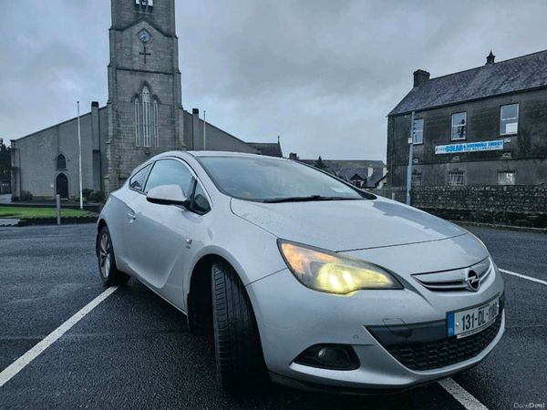 Opel Astra Hatchback, Petrol, 2013, Silver