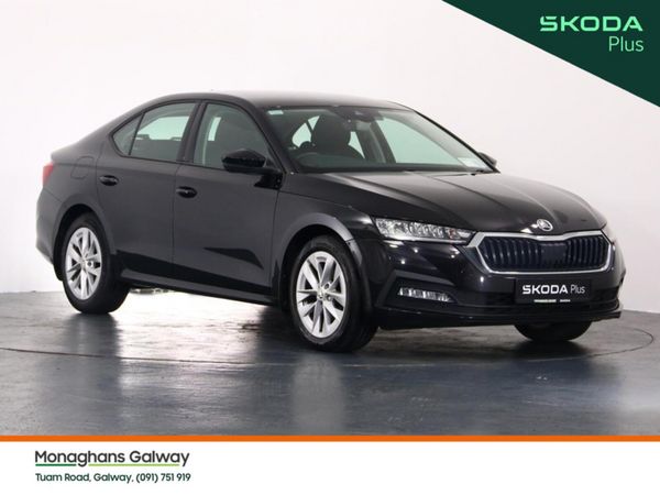 Skoda Octavia Hatchback, Petrol, 2022, Black