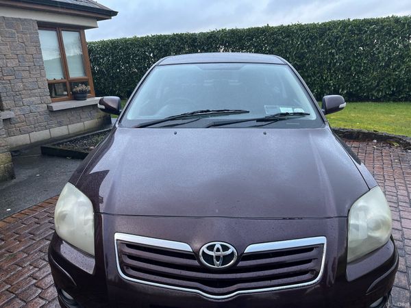 Toyota Avensis Saloon, Petrol, 2007, Red