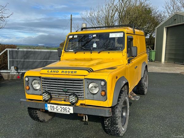 Land Rover Defender SUV, Diesel, 2009, Yellow