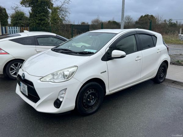 Toyota Aqua Hatchback, Petrol Hybrid, 2017, White