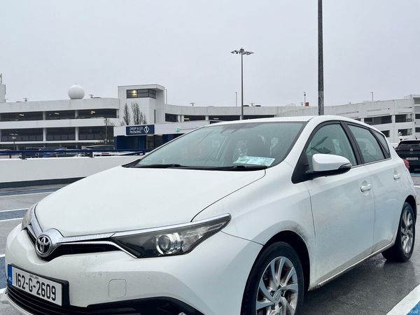 Toyota Auris Hatchback, Diesel, 2016, White