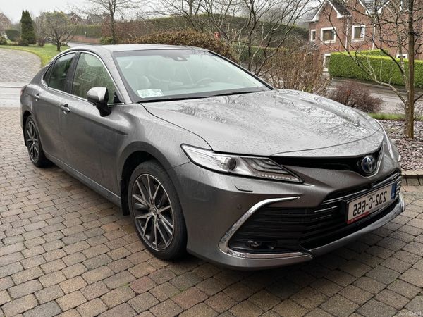 Toyota Camry Saloon, Petrol Hybrid, 2023, Grey