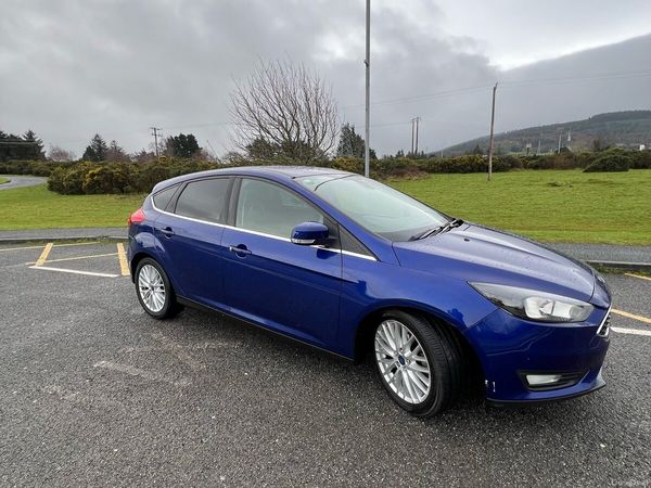 Ford Focus Hatchback, Petrol, 2015, Blue