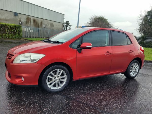 Toyota Auris Hatchback, Diesel, 2011, Red