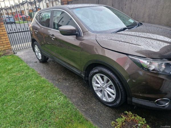 Nissan Qashqai Hatchback, Diesel, 2015, Brown