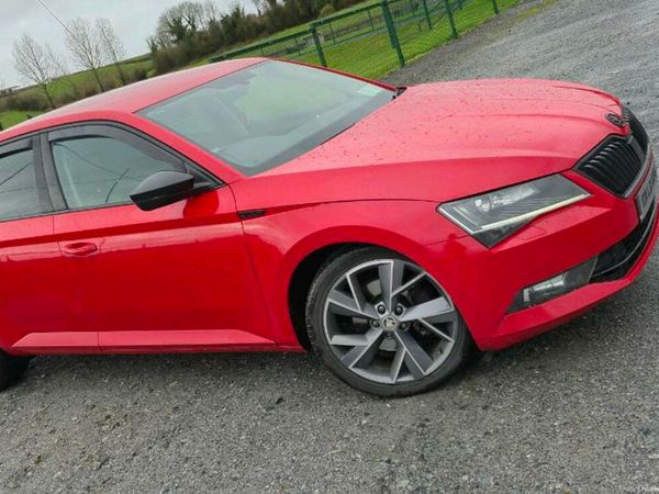Skoda Superb Hatchback, Diesel, 2017, Red