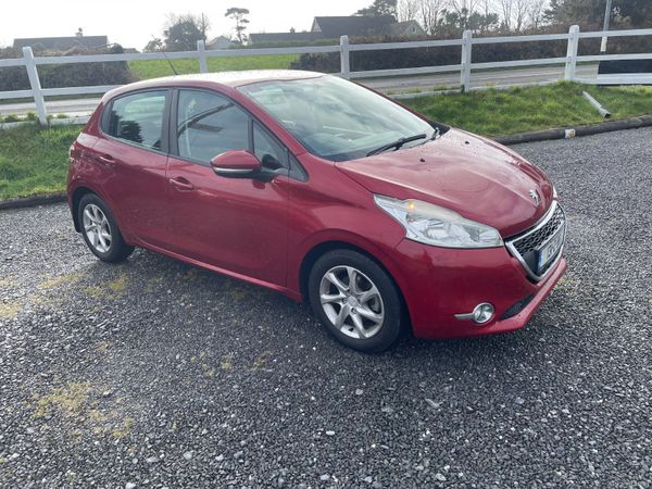 Peugeot 208 Hatchback, Diesel, 2013, Red