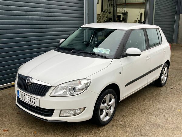 Skoda Fabia Hatchback, Petrol, 2011, White