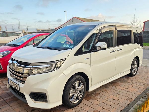 Honda Stepwagon MPV, Petrol Hybrid, 2019, White