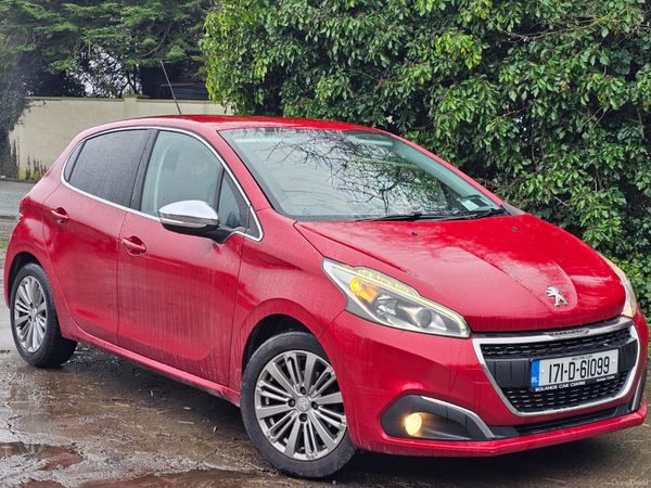 Peugeot 208 Hatchback, Petrol, 2017, Red