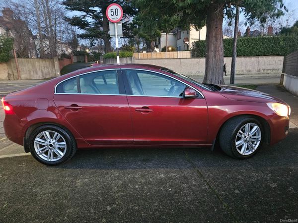 Volvo S60 Saloon, Diesel, 2011, Red