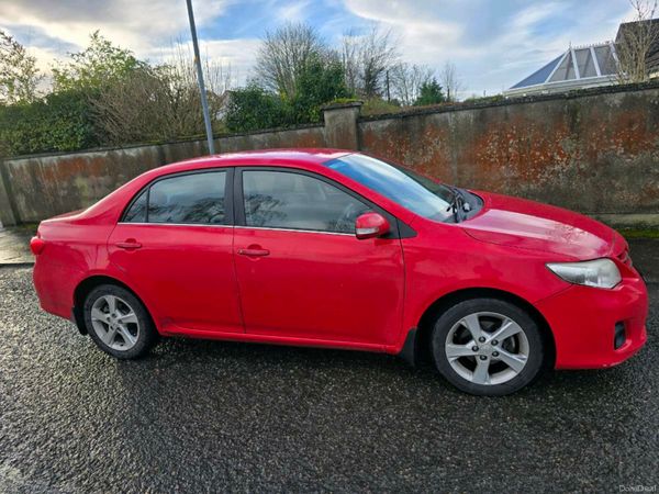 Toyota Corolla Saloon, Diesel, 2011, Red