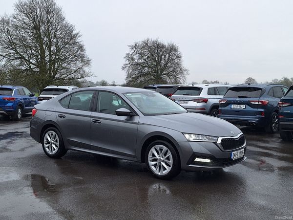 Skoda Octavia Saloon, Diesel, 2024, Grey
