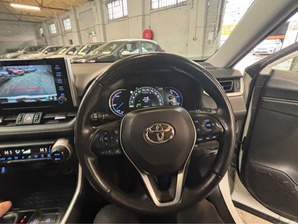 Toyota RAV4 SUV, Petrol Hybrid, 2022, White