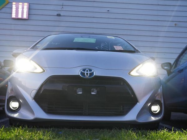 Toyota Aqua Hatchback, Petrol Hybrid, 2017, Silver