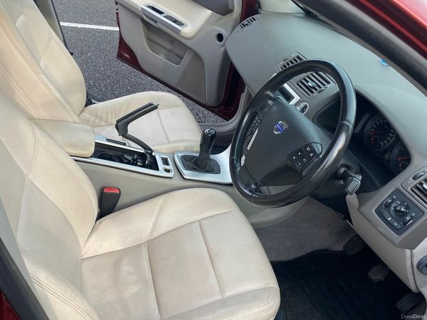 Volvo S40 Saloon, Diesel, 2012, Red