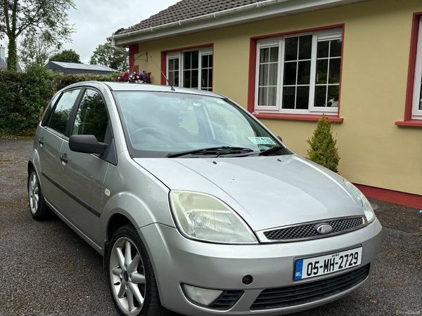 Ford Fiesta Hatchback, Petrol, 2005, Silver