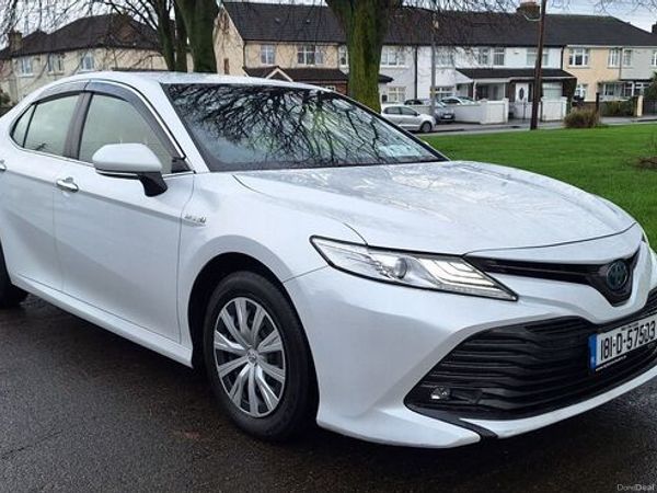 Toyota Camry Saloon, Petrol Hybrid, 2018, White