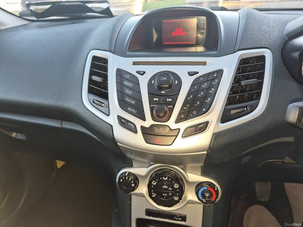 Ford Fiesta Hatchback, Diesel, 2012, White