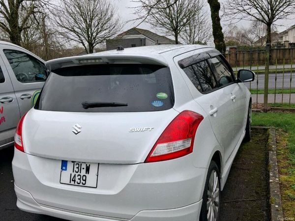 Suzuki Swift Hatchback, Petrol, 2013, White