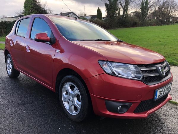 Dacia Sandero Hatchback, Petrol, 2015, Red