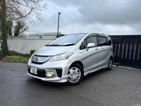 Honda Freed MPV, Petrol Hybrid, 2014, Silver