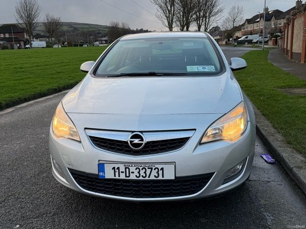 Opel Astra Hatchback, Diesel, 2011, Silver
