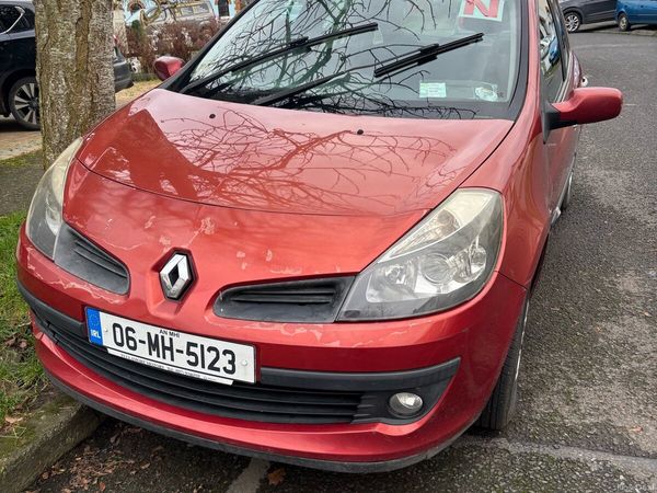 Renault Clio Hatchback, Petrol, 2006, Red