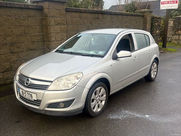 Opel Astra Hatchback, Petrol, 2010, Silver