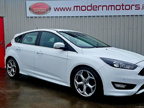 Ford Focus Hatchback, Petrol, 2016, White