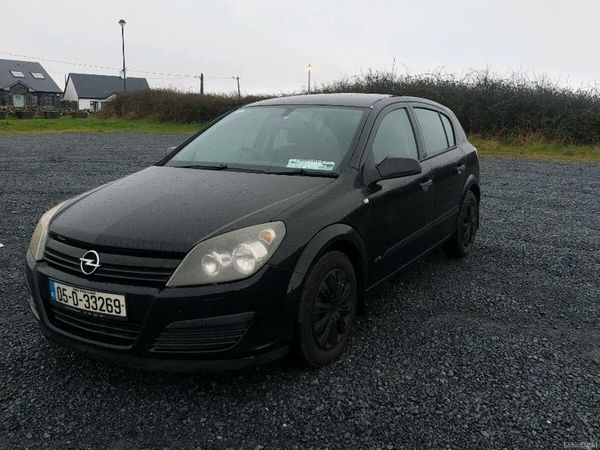 Opel Astra Hatchback, Petrol, 2005, Black