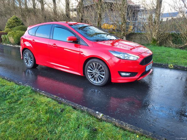 Ford Focus Hatchback, Diesel, 2017, Red