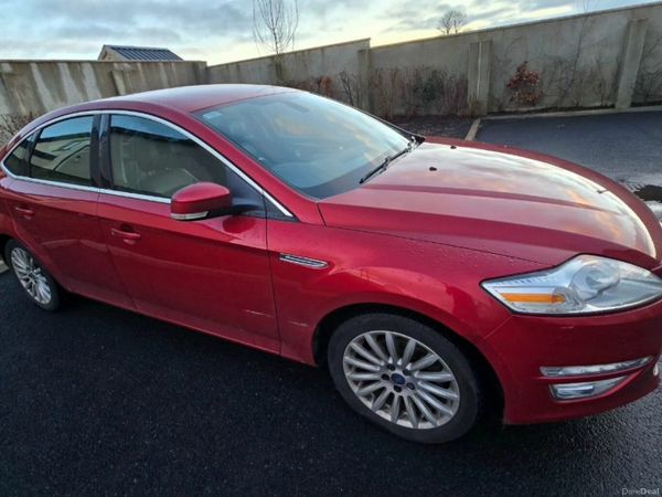 Ford Mondeo Hatchback, Diesel, 2013, Red