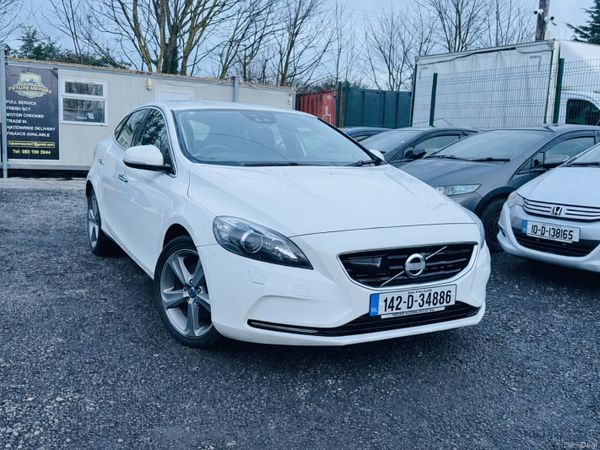 Volvo V40 Hatchback, Petrol, 2014, White